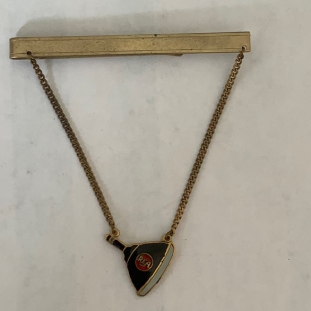 Vintage RCA Salesman  Gold Tie Clip with Enamel Flask Charm
RARE TIE TACK